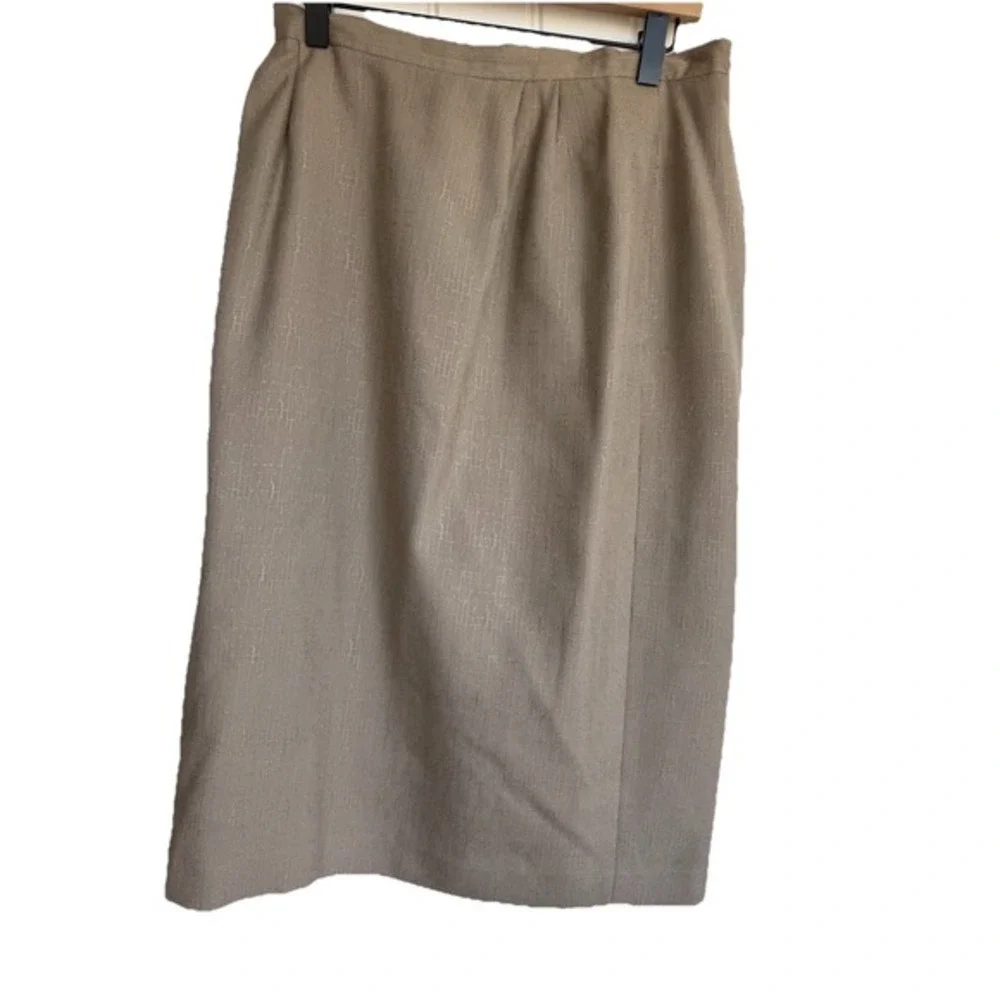 Women's Vintage Kasper Suit Beige W/tiger Eye‎ & Gold Buttons Size 10